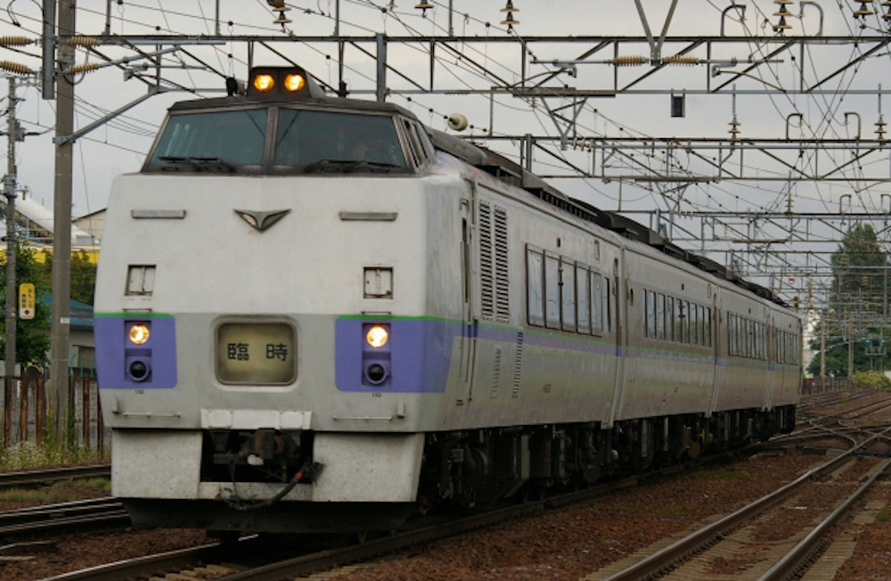 JR函館本線、苗穂駅〜白石駅間を走る特急オホーツク（キハ183系気動車）