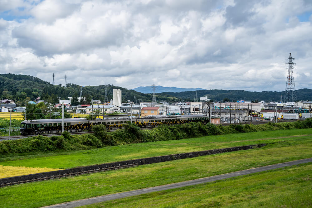 東北本線、一ノ関駅〜山ノ目駅間を走る快速ジパング平泉（485系「ジパング」）